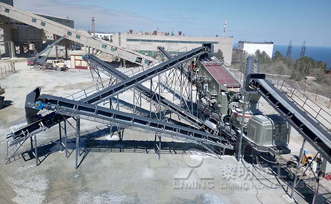 蒙古移動(dòng)制砂機(jī)生產(chǎn)現(xiàn)場(chǎng)