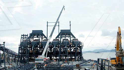 移動(dòng)破碎制砂一體機(jī)工作現(xiàn)場(chǎng)