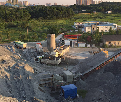 時(shí)產(chǎn)200噸建筑垃圾移動(dòng)破碎站